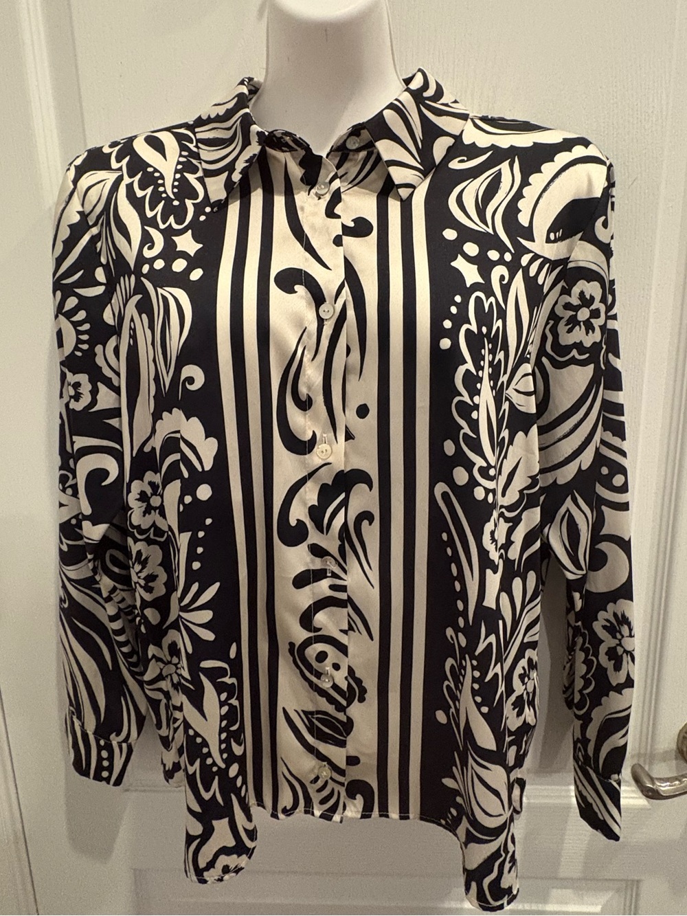 Zara Black & White Long Sleeve Button-down Top Size M